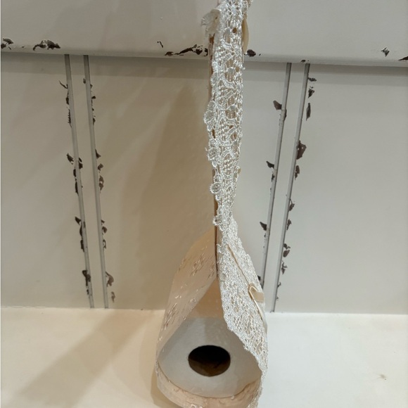 Vintage Toilet Paper Roll Holder Hand made 2 Roll Italian Lace Crochet - Picture 3 of 5